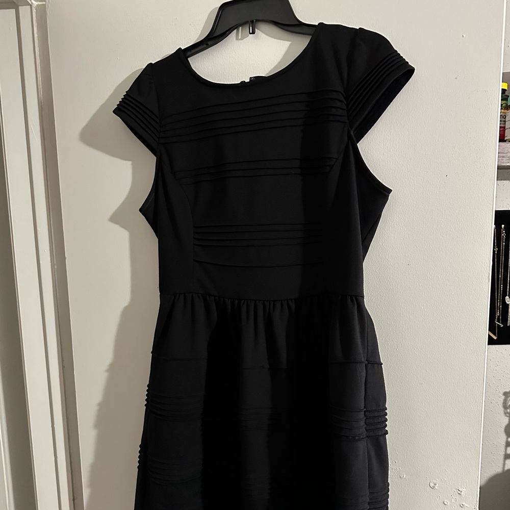 Black Elle Short-sleeve Dress - Size 12